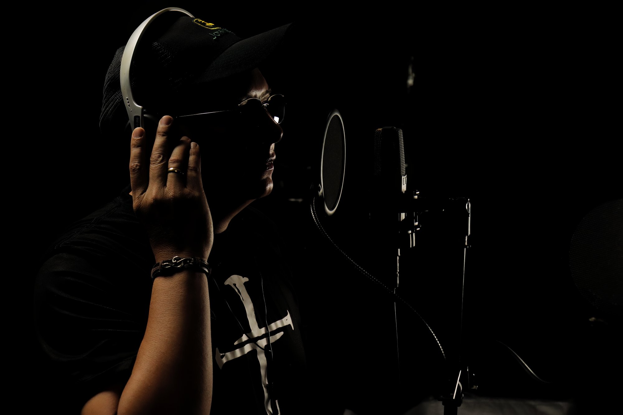 Oswaldo García  en estudio de grabación