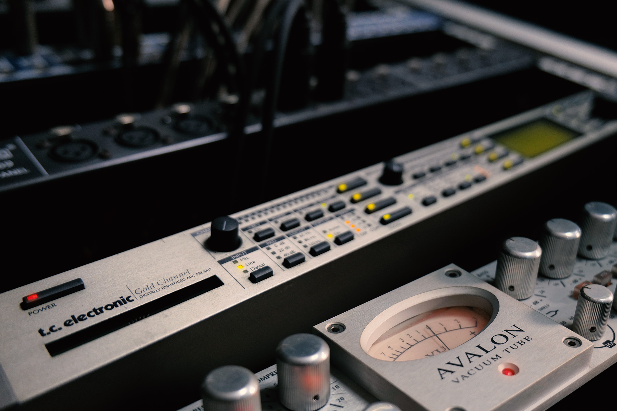 Preamplificación de tubo y transistor