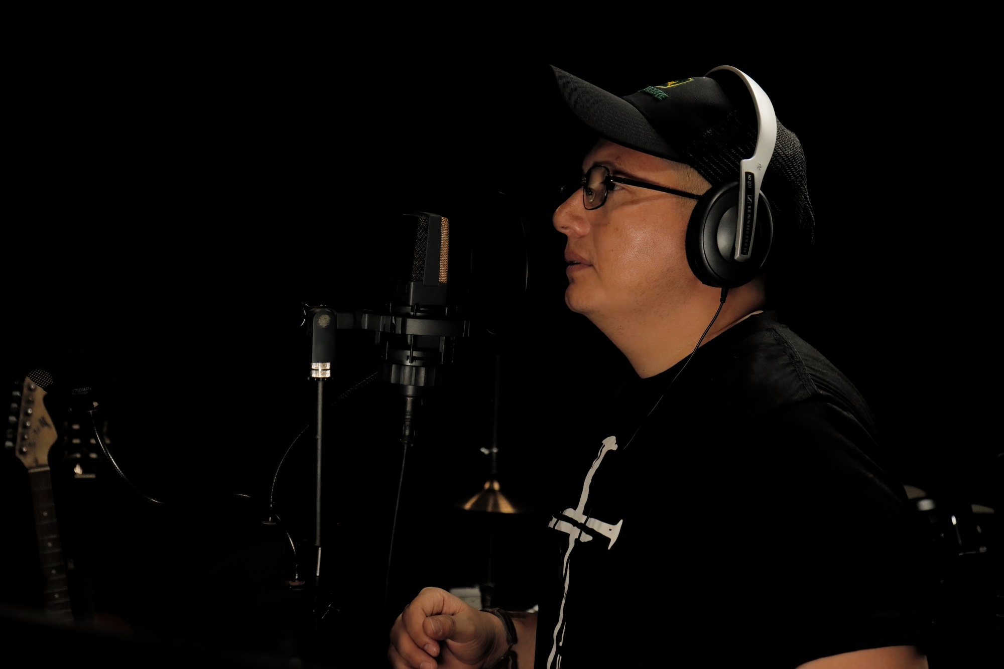 Oswaldo García  en estudio de grabación